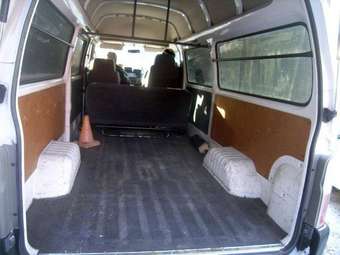 2003 Nissan Caravan Pictures