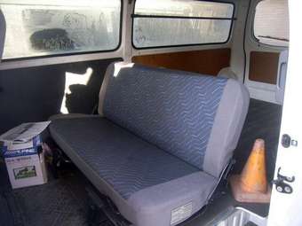 2003 Nissan Caravan Photos