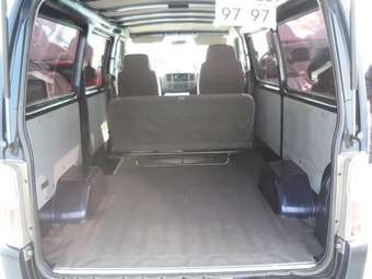 2003 Nissan Caravan Photos