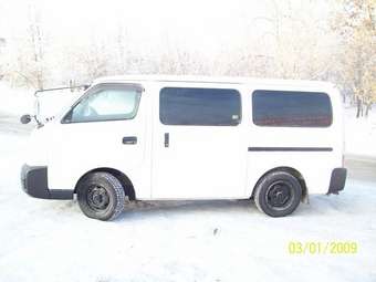 2003 Nissan Caravan Photos