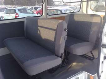 2003 Nissan Caravan Photos
