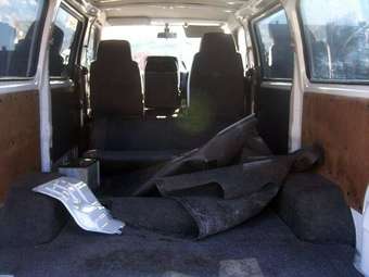 2003 Nissan Caravan Pictures