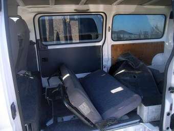 2003 Nissan Caravan Pictures