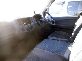 2003 Nissan Caravan Photos