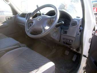 2003 Nissan Caravan Photos