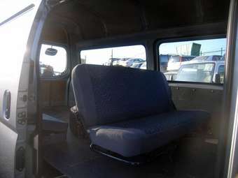 2003 Nissan Caravan Images
