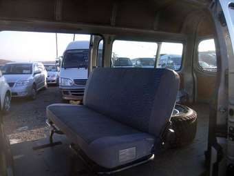 2003 Nissan Caravan Pictures