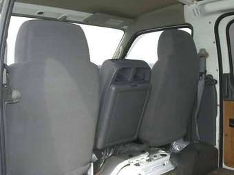 2003 Nissan Caravan Pics