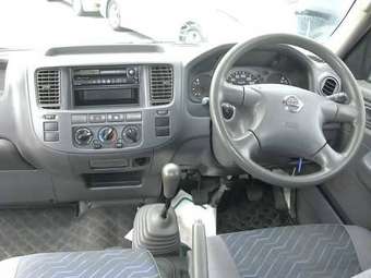 2003 Nissan Caravan Pictures