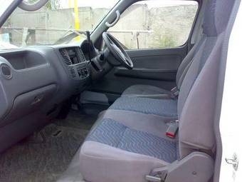 2003 Nissan Caravan Pictures