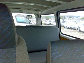 2003 Nissan Caravan Photos