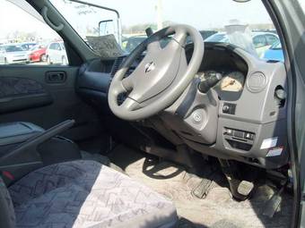 2003 Nissan Caravan Pictures