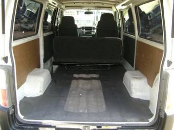 2003 Nissan Caravan Pictures