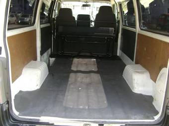 2003 Nissan Caravan Photos