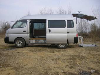 2003 Nissan Caravan Photos