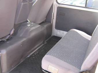 2003 Nissan Caravan Pictures