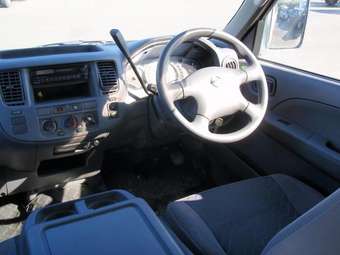 2004 Nissan Caravan Pics