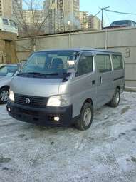 2004 Nissan Caravan Photos