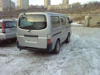 2004 Nissan Caravan Photos