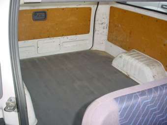 2004 Nissan Caravan Photos