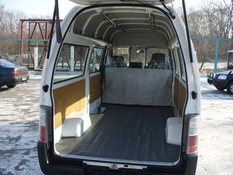 2004 Nissan Caravan Pictures