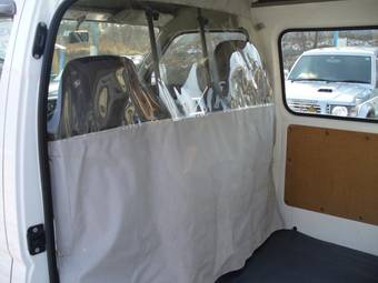 2004 Nissan Caravan Pictures