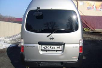 2004 Nissan Caravan Images