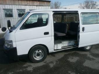 2004 Nissan Caravan Pictures