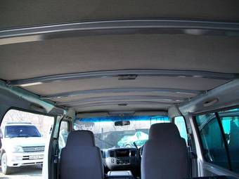 2004 Nissan Caravan Images