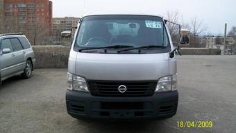 2004 Nissan Caravan Photos