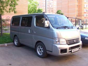 2004 Nissan Caravan Photos