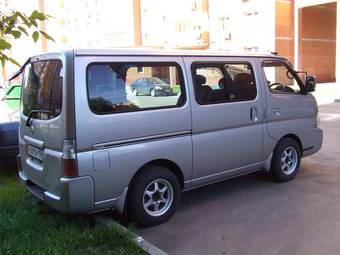 2004 Nissan Caravan Pictures