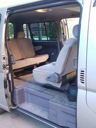 2004 Nissan Caravan Photos