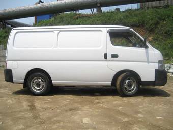 2004 Nissan Caravan Pictures