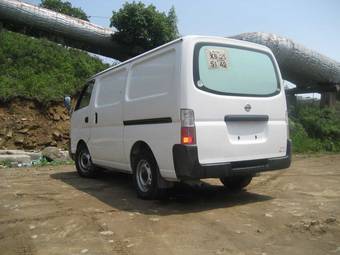 2004 Nissan Caravan Photos