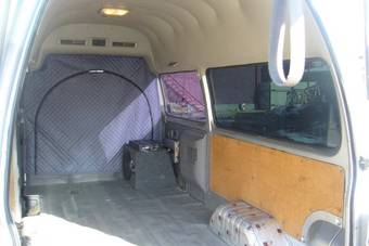 2004 Nissan Caravan Photos