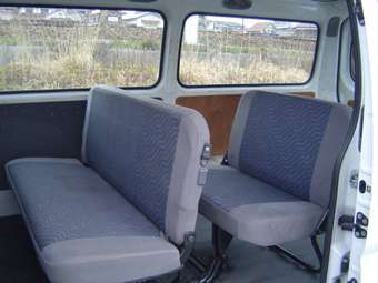 2005 Nissan Caravan Pictures