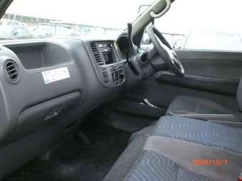 2005 Nissan Caravan Pics