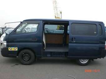 2005 Nissan Caravan Pictures