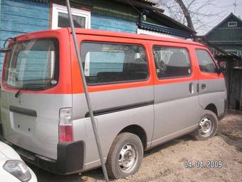 2005 Nissan Caravan Pictures