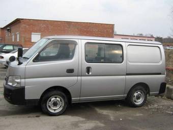 2005 Nissan Caravan Photos