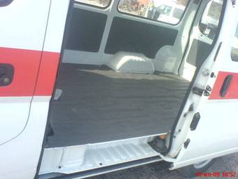 2005 Nissan Caravan Images