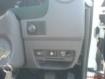 2005 Nissan Caravan Pics