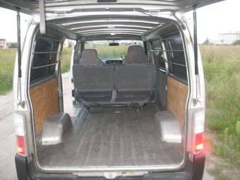 2005 Nissan Caravan Photos