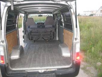 2005 Nissan Caravan Photos