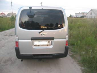 2005 Nissan Caravan Photos