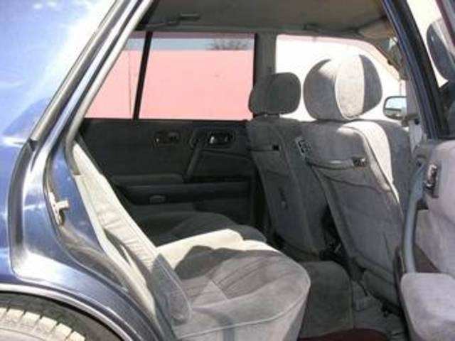 2000 Nissan Cedric