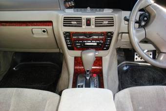 2000 Nissan Cedric Photos