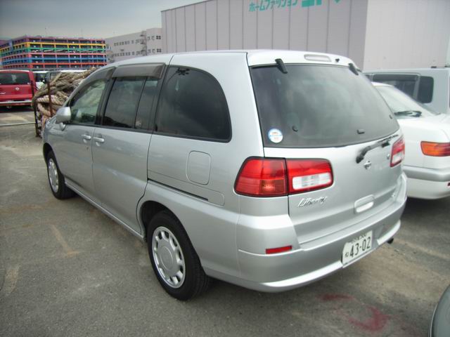 1999 Nissan Cefiro Pics