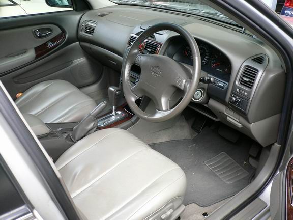 2000 Nissan Cefiro Photos